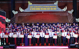 Hà Nội vinh danh 96 thủ khoa tốt nghiệp xuất sắc năm 2023