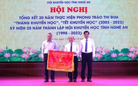 Hội Khuyến học tỉnh Nghệ An nhận Cờ thi đua xuất sắc của Trung ương Hội Khuyến học Việt Nam