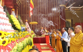 Gắn biển công trình chào mừng 60 năm Ngày thành lập tỉnh Quảng Ninh tại Cung Trúc lâm Yên Tử
