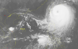 Tin mới nhất về bão Koinu giật cấp 17 gần Biển Đông
