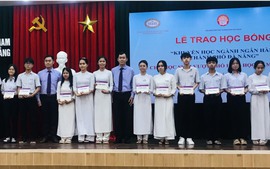 Đà Nẵng: 200 triệu đồng học bổng dành tặng học sinh vượt khó, hiếu học
