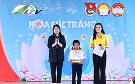 Lâm Đồng: Hơn 144 triệu đồng từ chương trình Hoa Cúc Trắng tặng học sinh hoàn cảnh khó khăn