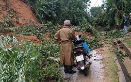 Yên Bái: Mưa lớn, sạt lở đất khiến 2 người chết, tạm dừng chạy tàu Hà Nội - Lào Cai