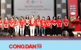 Hội Khuyến học Việt Nam trao học bổng "Chung sức cùng nữ thầy thuốc tương lai"