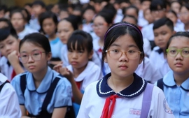 Hà Nội: Không để bất kỳ trường học nào xảy ra tình trạng phụ huynh xếp hàng nộp hồ sơ