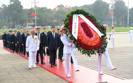 Tổng Bí thư, Chủ tịch Trung Quốc Tập Cận Bình vào Lăng viếng Chủ tịch Hồ Chí Minh