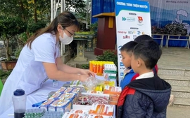 Lào Cai: Khám bệnh, cấp thuốc miễn phí cho hơn 500 học sinh vùng cao Dền Thàng