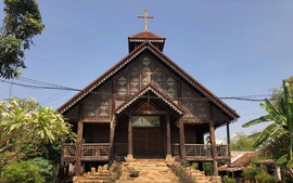 Nhà thờ gỗ Kon K’Tu - trái tim của ngôi làng cổ nhất Tây Nguyên