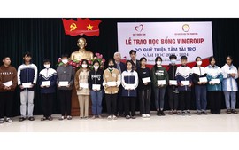 Vingroup trao học bổng cho học sinh nghèo vượt khó học giỏi tại Thanh Hóa