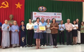 Đồng Tháp: Hơn 100 triệu đồng học bổng tặng sinh viên Phan Thanh Trúc