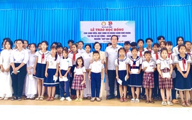 Hội Khuyến học tỉnh Tiền Giang trao 60 học bổng tặng học sinh, sinh viên hoàn cảnh khó khăn