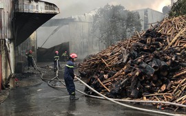 Hải Phòng: Cháy lớn tại cơ sở sản xuất giày dép, thiêu rụi hàng nghìn m2