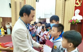 Trao 100 suất học bổng Hoa Sen tặng học sinh thành phố Tam Kỳ, Quảng Nam