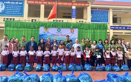 Hội Khuyến học tỉnh Lâm Đồng trao 254 suất quà tặng học sinh hoàn cảnh khó khăn