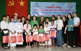 Hội Khuyến học huyện Càng Long, tỉnh Trà Vinh kết nối nuôi đỡ đầu 89 học sinh mồ côi