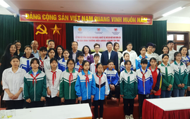 Thái Nguyên: Trao 75 triệu đồng học bổng tặng học sinh vượt khó học tốt