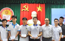 Trao 80 triệu đồng học bổng tặng sinh viên Đại học Đà Nẵng
