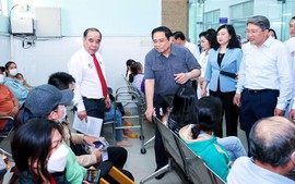 Thủ tướng thăm và khảo sát thực tế tại Bệnh viện đa khoa tỉnh Khánh Hòa
