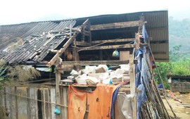 Lào Cai: Giông lốc mạnh làm hư hỏng 20 ngôi nhà của người dân Mường Khương