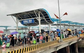 Du khách đến đảo Cô Tô, Quảng Ninh tăng đột biến