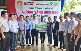 Đồng Tháp: Trao học bổng "Gương sáng hiếu học" tặng sinh viên Trần Thị Yến Linh