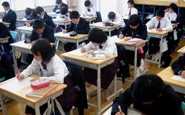 Nhật Bản xem xét trợ cấp tiền học cho trẻ em