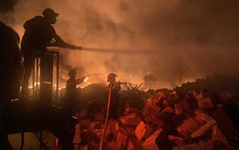 Quảng Ninh: Điều tra vụ cháy phao xốp tại cảng Cái Rồng, Vân Đồn