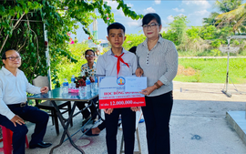 Bình Thuận: Trao học bổng đỡ đầu tặng học sinh có hoàn cảnh đặc biệt khó khăn
