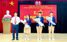 Lào Cai: Kết nạp Đảng 3 học sinh ưu tú Trường Trung học phổ thông số 1