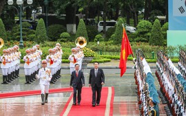 Chủ tịch nước Võ Văn Thưởng đón và hội đàm với Tổng thống Hàn Quốc, 2 nước trao đổi nhiều văn kiện hợp tác