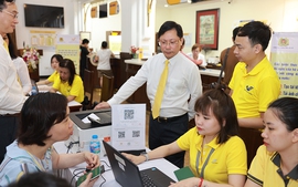 Bưu điện Việt Nam và Cục Đường bộ hỗ trợ người dân đổi giấy phép lái xe trực tuyến
