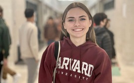 Aurora Sky Castner - cô gái người Mỹ sinh ra trong tù trúng tuyển Đại học Harvard