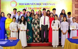 Hội Khuyến học Việt Nam trao 250 suất học bổng "Học không bao giờ cùng"