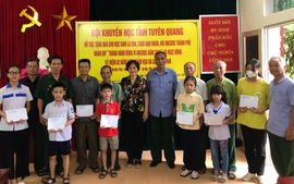 Tuyên Quang: Trao 15 suất học bổng tặng học sinh là con, cháu nạn nhân chất độc da cam