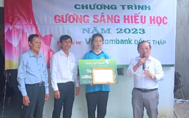 Đồng Tháp: Trao học bổng "Gương sáng hiếu học" tặng sinh viên Ngô Thị Yến Ngọc