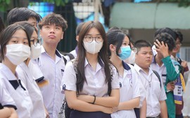 Thành phố Hồ Chí Minh áp giá trần khoản thu trường học, phụ huynh lo thu tối đa