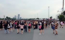 "Ngày hội Đen-Hồng" nức lòng người hâm mộ trước giờ biểu diễn của BlackPink