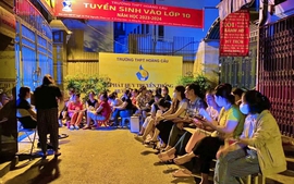 Nghĩ gì trước hàng chục ngàn thí sinh ở Hà Nội, Thành phố Hồ Chí Minh không vào được lớp 10 công lập?