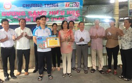 Đồng Tháp: Trao học bổng "Gương sáng hiếu học" tặng sinh viên Trịnh Hoàng Thịnh
