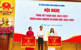 Trường Trung học cơ sở Thành Công nhận Cờ thi đua Đơn vị xuất sắc của thành phố Hà Nội năm học 2022-2023