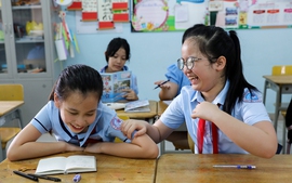 Học sinh tiểu học tại Thành phố Hồ Chí Minh vào học lúc mấy giờ?