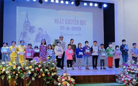 Lâm Đồng: Trao 200 triệu đồng học bổng tặng học sinh, sinh viên hoàn cảnh khó khăn