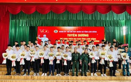 Lâm Đồng: Tuyên dương 52 thí sinh trúng tuyển trường quân đội