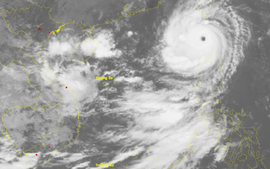 Bão Saola giật trên cấp 17 sắp di chuyển vào Biển Đông, dự báo đường đi khó lường
