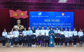 Nam Định: Trao 162 suất học bổng Hoàng Ngân và quà tặng trẻ mồ côi