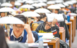 Thi công chức là lối thoát cho "thế hệ thất nghiệp" ở Trung Quốc?