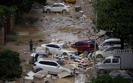 Miền nam Trung Quốc tiếp tục chìm trong mưa lũ