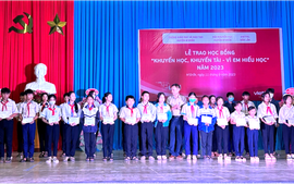 Đắk Lắk: Trao 180 triệu đồng học bổng "Vì em hiếu học" tặng học sinh hoàn cảnh khó khăn