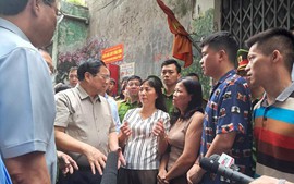 Vụ cháy chung cư mini tại Hà Nội: Thủ tướng thị sát hiện trường, kiểm tra công tác cứu chữa các nạn nhân