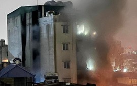 Cháy lớn tại chung cư mini ở Hà Nội: Hơn 50 nạn nhân được đưa đi cấp cứu, có người đã tử vong